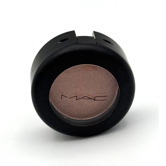MAC Veluxe Pearl Eyeshadow All That Glitters Full Size 1.3g/0.04 Oz - Picture 2 of 3